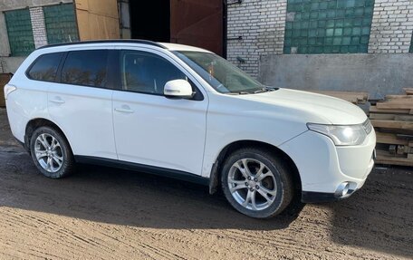 Mitsubishi Outlander III рестайлинг 3, 2012 год, 1 290 000 рублей, 4 фотография