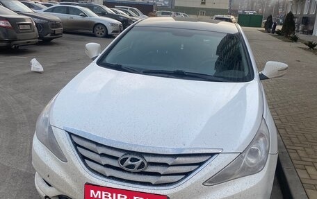 Hyundai Sonata VI, 2010 год, 850 000 рублей, 1 фотография