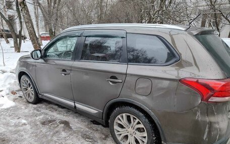 Mitsubishi Outlander III рестайлинг 3, 2015 год, 1 599 000 рублей, 4 фотография