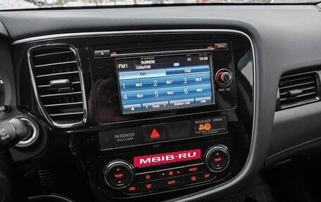 Mitsubishi Outlander III рестайлинг 3, 2015 год, 1 599 000 рублей, 7 фотография