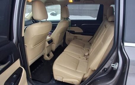 Toyota Highlander III, 2014 год, 2 500 000 рублей, 2 фотография