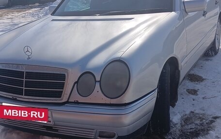 Mercedes-Benz E-Класс, 1996 год, 540 000 рублей, 2 фотография