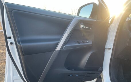 Toyota RAV4, 2019 год, 3 050 000 рублей, 16 фотография