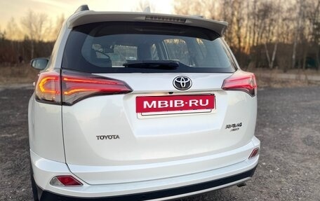 Toyota RAV4, 2019 год, 3 050 000 рублей, 9 фотография