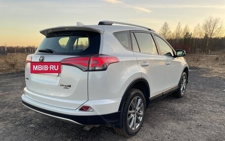 Toyota RAV4, 2019 год, 3 050 000 рублей, 12 фотография