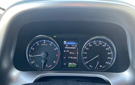 Toyota RAV4, 2019 год, 3 050 000 рублей, 24 фотография