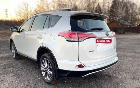 Toyota RAV4, 2019 год, 3 050 000 рублей, 13 фотография