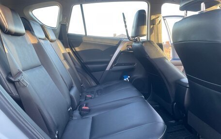 Toyota RAV4, 2019 год, 3 050 000 рублей, 28 фотография