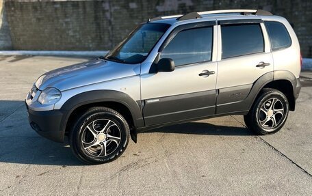 Chevrolet Niva I рестайлинг, 2011 год, 585 000 рублей, 2 фотография