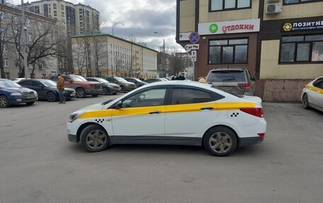 Hyundai Solaris II рестайлинг, 2015 год, 500 000 рублей, 5 фотография