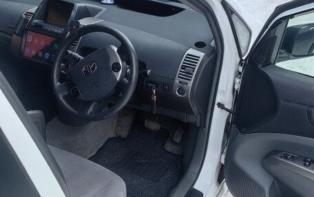 Toyota Prius, 2010 год, 940 000 рублей, 15 фотография