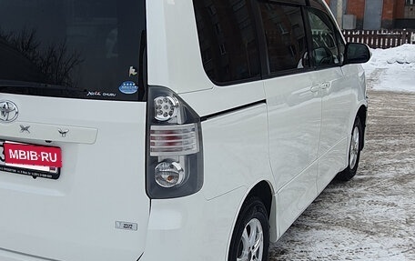 Toyota Voxy II, 2009 год, 1 380 000 рублей, 2 фотография