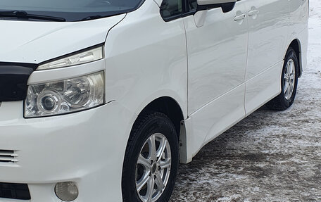 Toyota Voxy II, 2009 год, 1 380 000 рублей, 14 фотография