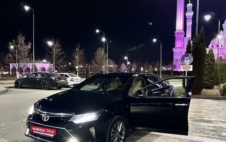 Toyota Camry, 2017 год, 2 350 000 рублей, 8 фотография