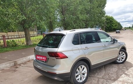 Volkswagen Tiguan II, 2018 год, 2 900 000 рублей, 3 фотография