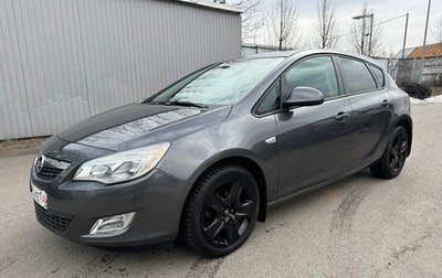 Opel Astra J, 2011 год, 900 000 рублей, 1 фотография