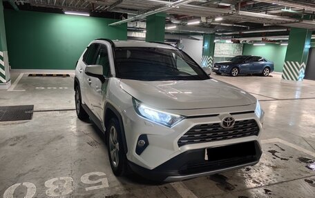 Toyota RAV4, 2020 год, 3 800 000 рублей, 2 фотография