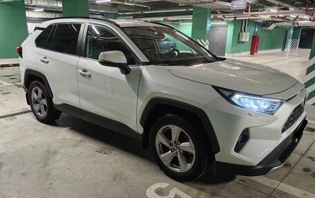 Toyota RAV4, 2020 год, 3 800 000 рублей, 3 фотография