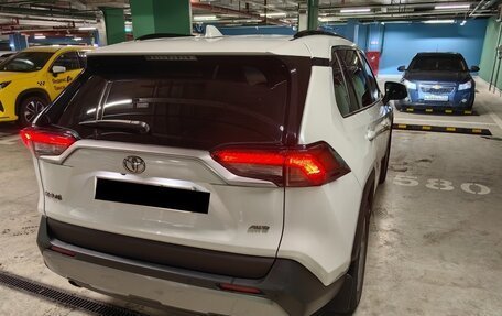 Toyota RAV4, 2020 год, 3 800 000 рублей, 6 фотография