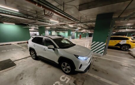 Toyota RAV4, 2020 год, 3 800 000 рублей, 5 фотография