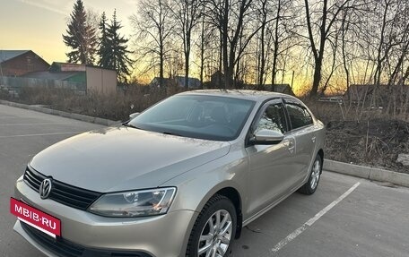 Volkswagen Jetta VI, 2012 год, 870 000 рублей, 2 фотография