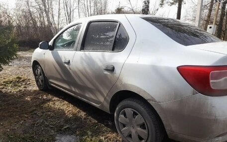 Renault Logan II, 2017 год, 425 000 рублей, 2 фотография