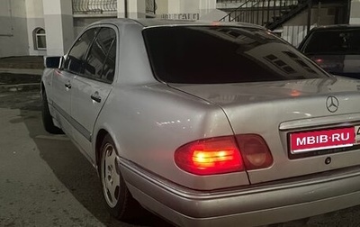 Mercedes-Benz E-Класс, 1998 год, 320 000 рублей, 1 фотография