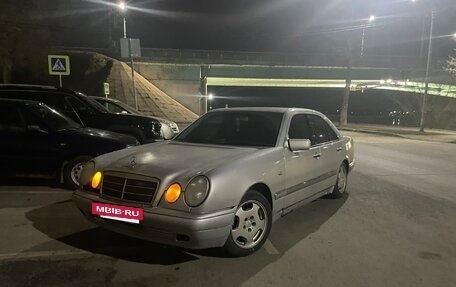 Mercedes-Benz E-Класс, 1998 год, 320 000 рублей, 2 фотография