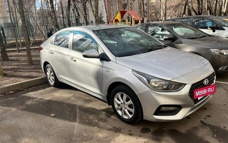 Hyundai Solaris II рестайлинг, 2018 год, 990 000 рублей, 2 фотография