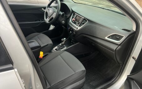 Hyundai Solaris II рестайлинг, 2018 год, 990 000 рублей, 8 фотография