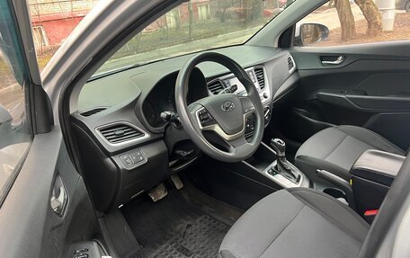 Hyundai Solaris II рестайлинг, 2018 год, 990 000 рублей, 7 фотография