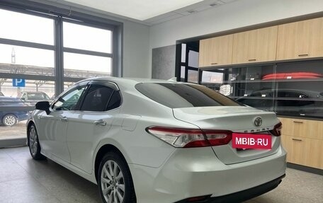 Toyota Camry, 2018 год, 2 780 000 рублей, 3 фотография