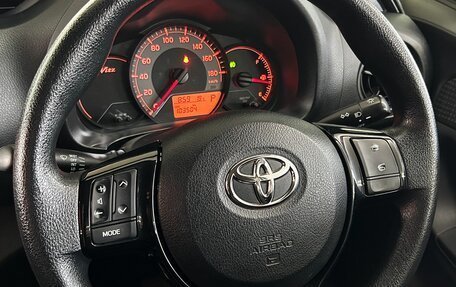 Toyota Vitz, 2019 год, 1 049 000 рублей, 23 фотография