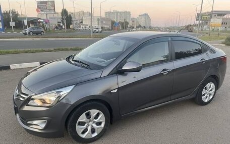 Hyundai Solaris II рестайлинг, 2015 год, 1 000 000 рублей, 2 фотография