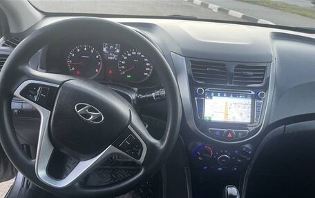 Hyundai Solaris II рестайлинг, 2015 год, 1 000 000 рублей, 4 фотография