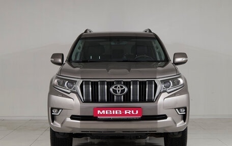 Toyota Land Cruiser Prado 150 рестайлинг 2, 2022 год, 7 000 000 рублей, 2 фотография