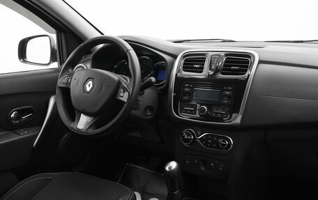 Renault Logan II, 2015 год, 695 000 рублей, 11 фотография