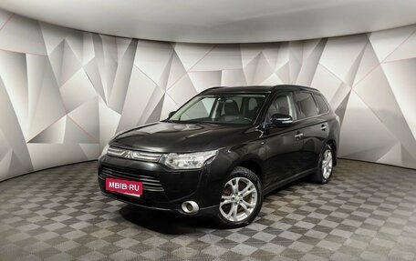 Mitsubishi Outlander III рестайлинг 3, 2013 год, 1 695 000 рублей, 1 фотография