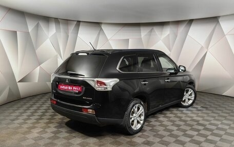 Mitsubishi Outlander III рестайлинг 3, 2013 год, 1 695 000 рублей, 2 фотография