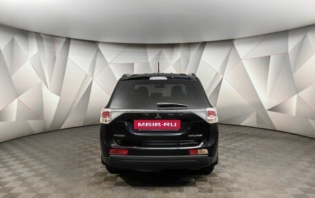 Mitsubishi Outlander III рестайлинг 3, 2013 год, 1 695 000 рублей, 8 фотография