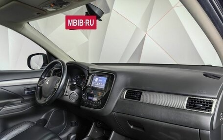 Mitsubishi Outlander III рестайлинг 3, 2013 год, 1 695 000 рублей, 10 фотография