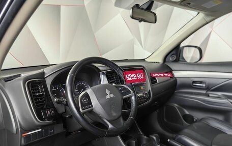 Mitsubishi Outlander III рестайлинг 3, 2013 год, 1 695 000 рублей, 9 фотография