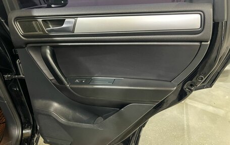 Volkswagen Touareg III, 2011 год, 2 000 000 рублей, 22 фотография