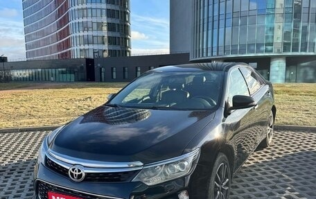 Toyota Camry, 2017 год, 2 200 000 рублей, 2 фотография