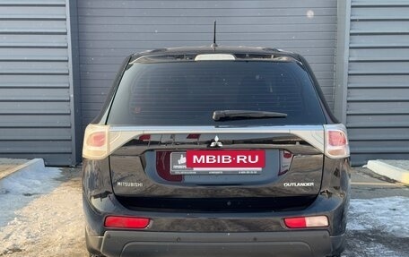 Mitsubishi Outlander III рестайлинг 3, 2013 год, 1 350 000 рублей, 6 фотография