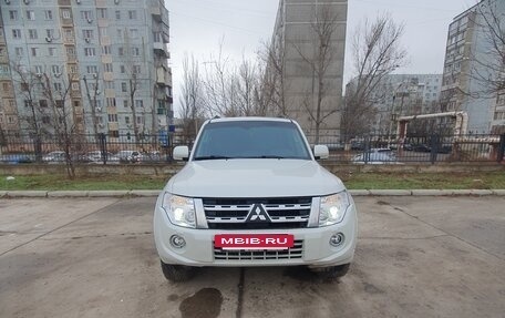 Mitsubishi Pajero IV, 2014 год, 2 349 999 рублей, 2 фотография