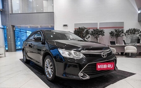 Toyota Camry, 2018 год, 2 445 000 рублей, 3 фотография