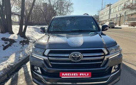 Toyota Land Cruiser 200, 2018 год, 6 250 000 рублей, 2 фотография