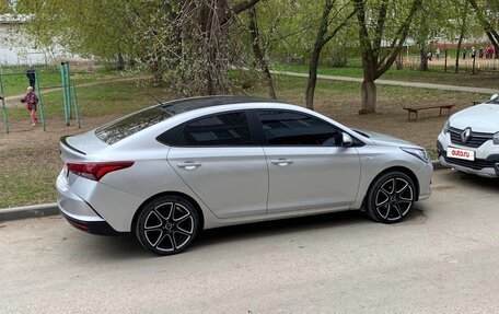 Hyundai Solaris II рестайлинг, 2021 год, 1 700 000 рублей, 5 фотография