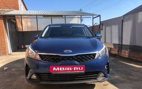 KIA Rio IV, 2021 год, 1 650 000 рублей, 2 фотография